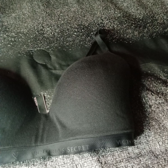 Victoria Secret t- shirt lightly lined wired bra - Picture 2 of 4